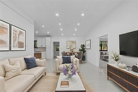 Villa ou maison à vendre à El Portal, Floride: 5 chambres, 165.92 m2 № 1966510 - photo 4