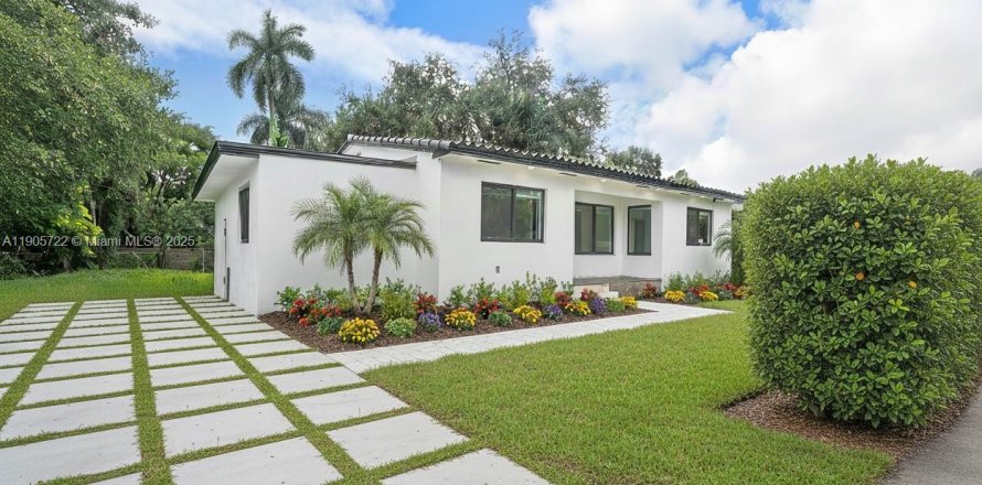 Villa ou maison à El Portal, Floride 5 chambres, 165.92 m2 № 1966510