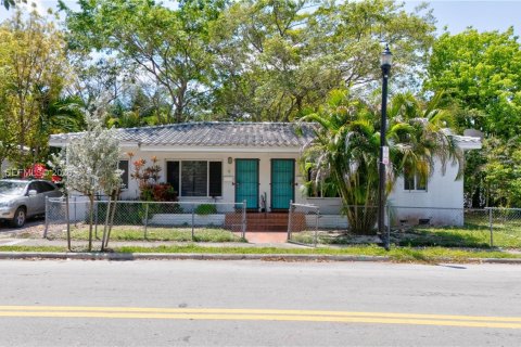 Коммерческая недвижимость в Майами, Флорида 154.59м2 № 2062401