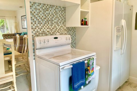 Купить коммерческую недвижимость в Майами, Флорида 154.59м2, № 2062401 - фото 19