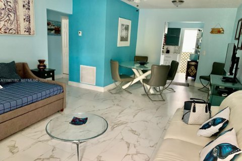 Купить коммерческую недвижимость в Майами, Флорида 154.59м2, № 2062401 - фото 17