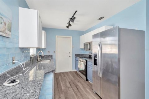 House in Tampa, Florida 3 bedrooms, 115.2 sq.m. № 1901013 - photo 4