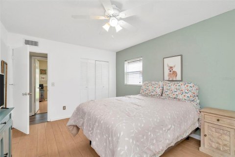 House in Tampa, Florida 3 bedrooms, 115.2 sq.m. № 1901013 - photo 15
