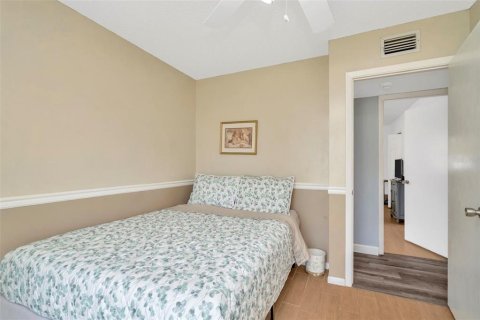 House in Tampa, Florida 3 bedrooms, 115.2 sq.m. № 1901013 - photo 20