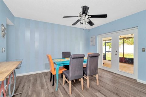 House in Tampa, Florida 3 bedrooms, 115.2 sq.m. № 1901013 - photo 10