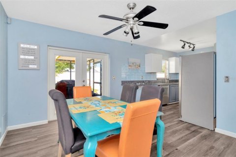 House in Tampa, Florida 3 bedrooms, 115.2 sq.m. № 1901013 - photo 9