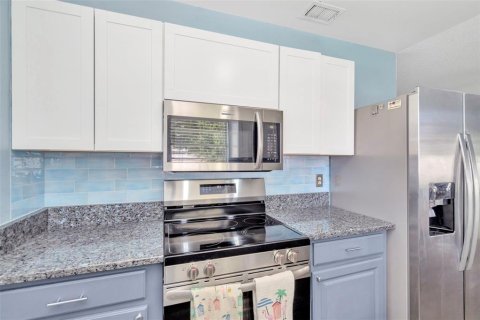 House in Tampa, Florida 3 bedrooms, 115.2 sq.m. № 1901013 - photo 8