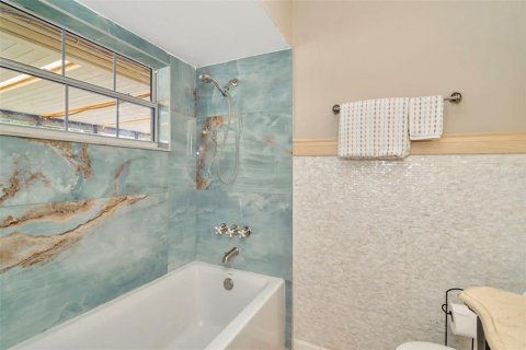 House in Tampa, Florida 3 bedrooms, 115.2 sq.m. № 1901013 - photo 17