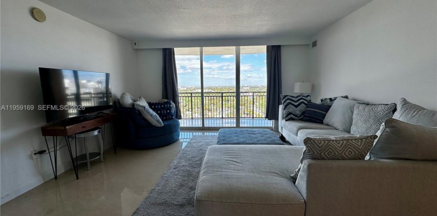 Condo in Miami, Florida, 2 bedrooms  № 2241101
