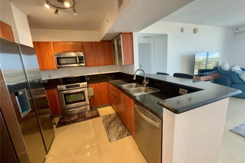 Condo in Miami, Florida, 2 bedrooms  № 2241101 - photo 10