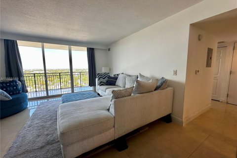 Condo in Miami, Florida, 2 bedrooms  № 2241101 - photo 2