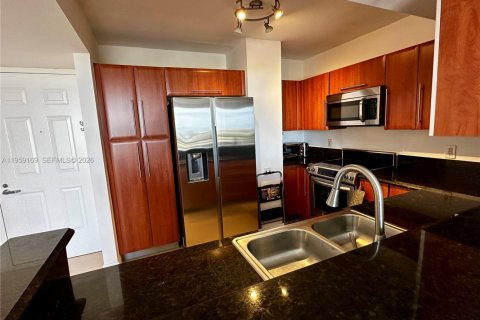 Condo in Miami, Florida, 2 bedrooms  № 2241101 - photo 11