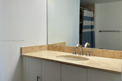 Condo in Miami, Florida, 2 bedrooms  № 2241101 - photo 23