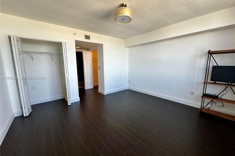 Condo in Miami, Florida, 2 bedrooms  № 2241101 - photo 19