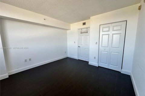 Condo in Miami, Florida, 2 bedrooms  № 2241101 - photo 26