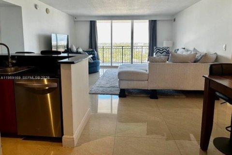 Condo in Miami, Florida, 2 bedrooms  № 2241101 - photo 3