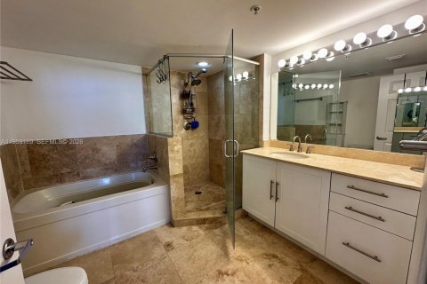 Condo in Miami, Florida, 2 bedrooms  № 2241101 - photo 14