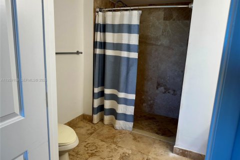 Condo in Miami, Florida, 2 bedrooms  № 2241101 - photo 22