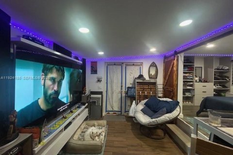 Купить виллу или дом в Форт-Лодердейл, Флорида 3 спальни, 61.32м2, № 1982232 - фото 1