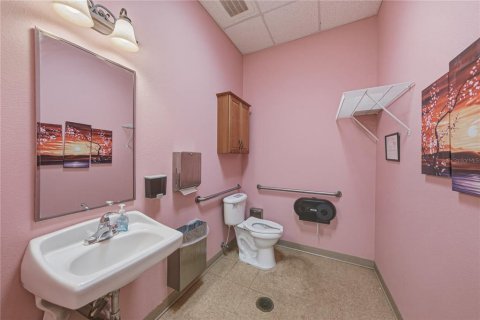 Propiedad comercial en alquiler en Plant City, Florida, 568.38 m2 № 2284607 - foto 19