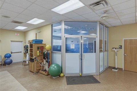 Propiedad comercial en alquiler en Plant City, Florida, 568.38 m2 № 2284607 - foto 15