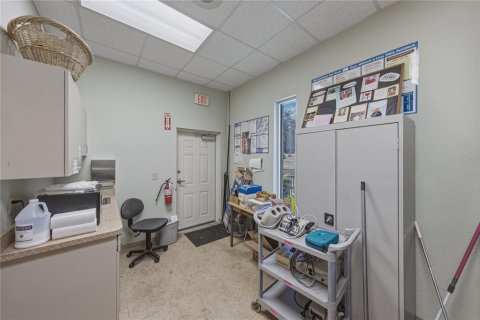 Propiedad comercial en alquiler en Plant City, Florida, 568.38 m2 № 2284607 - foto 21