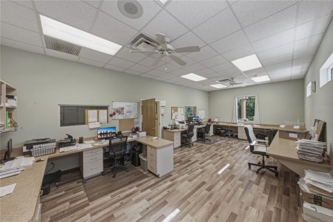 Propiedad comercial en alquiler en Plant City, Florida, 568.38 m2 № 2284607 - foto 9