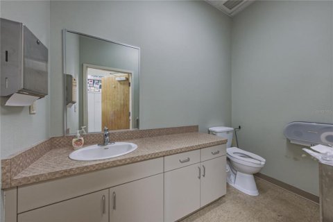 Propiedad comercial en alquiler en Plant City, Florida, 568.38 m2 № 2284607 - foto 20