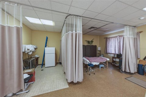 Propiedad comercial en alquiler en Plant City, Florida, 568.38 m2 № 2284607 - foto 14