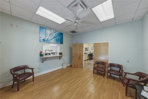 Propiedad comercial en alquiler en Plant City, Florida, 568.38 m2 № 2284607 - foto 6