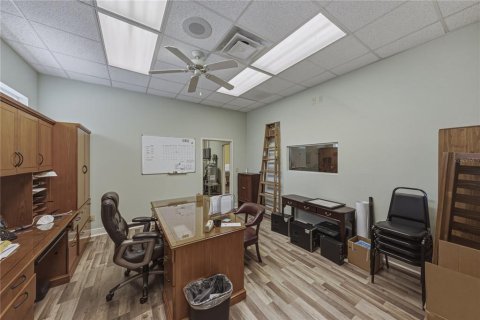 Propiedad comercial en alquiler en Plant City, Florida, 568.38 m2 № 2284607 - foto 8