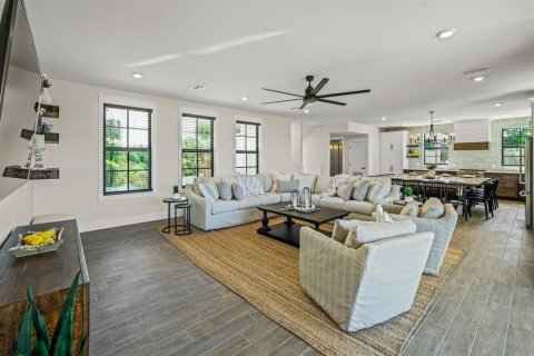 Commercial property in Sarasota, Florida 5 bedrooms, 275.55 sq.m. № 2109689 - photo 19