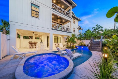 Commercial property in Sarasota, Florida 5 bedrooms, 275.55 sq.m. № 2109689 - photo 6