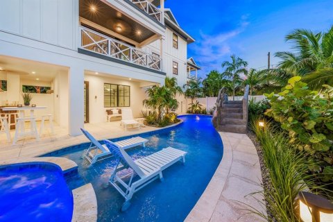Commercial property in Sarasota, Florida 5 bedrooms, 275.55 sq.m. № 2109689 - photo 7