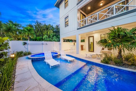 Commercial property in Sarasota, Florida 5 bedrooms, 275.55 sq.m. № 2109689 - photo 8