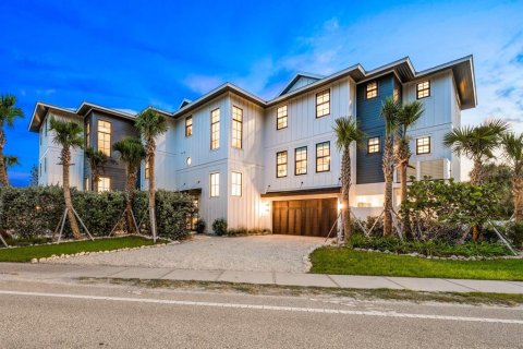 Commercial property in Sarasota, Florida 5 bedrooms, 275.55 sq.m. № 2109689 - photo 3