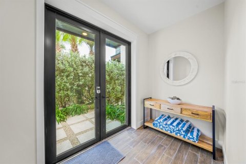 Commercial property in Sarasota, Florida 5 bedrooms, 275.55 sq.m. № 2109689 - photo 12