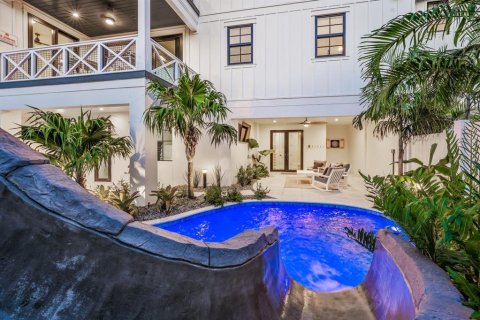 Commercial property in Sarasota, Florida 5 bedrooms, 275.55 sq.m. № 2109689 - photo 9