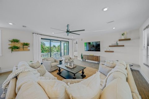 Commercial property in Sarasota, Florida 5 bedrooms, 275.55 sq.m. № 2109689 - photo 17