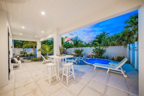 Commercial property in Sarasota, Florida 5 bedrooms, 275.55 sq.m. № 2109689 - photo 11