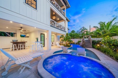 Commercial property in Sarasota, Florida 5 bedrooms, 275.55 sq.m. № 2109689 - photo 5