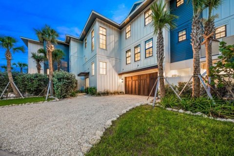 Commercial property in Sarasota, Florida 5 bedrooms, 275.55 sq.m. № 2109689 - photo 2