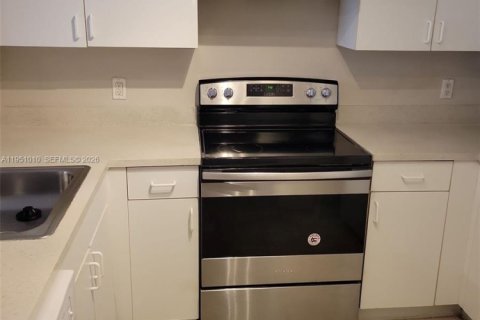 Condominio en alquiler en West Palm Beach, Florida, 1 dormitorio, 69.31 m2 № 2007093 - foto 2