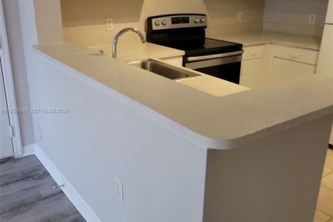 Condominio en West Palm Beach, Florida, 1 dormitorio  № 2007093