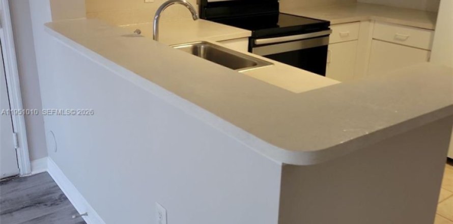 Condominio en West Palm Beach, Florida, 1 dormitorio  № 2007093