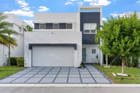 Casa en alquiler en Doral, Florida, 4 dormitorios, 223.15 m2 № 1942593 - foto 2