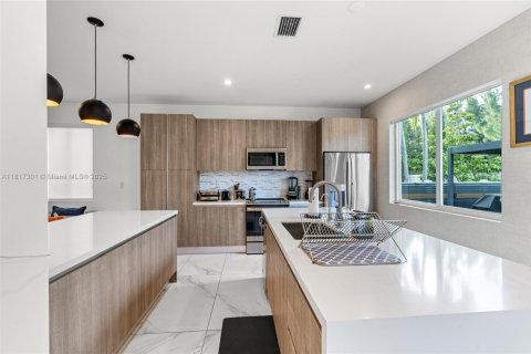 Casa en alquiler en Doral, Florida, 4 dormitorios, 223.15 m2 № 1942593 - foto 16