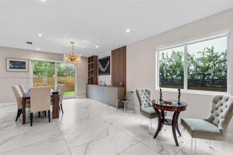 Casa en alquiler en Doral, Florida, 4 dormitorios, 223.15 m2 № 1942593 - foto 10