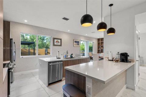 Casa en alquiler en Doral, Florida, 4 dormitorios, 223.15 m2 № 1942593 - foto 18