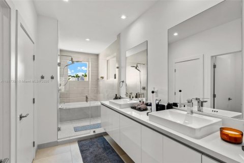 Casa en alquiler en Doral, Florida, 4 dormitorios, 223.15 m2 № 1942593 - foto 28